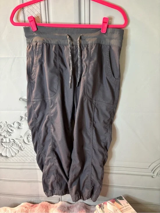 The North Face Women’s Gray Ruched Crop Capri Drawstring Joggers, Size Medium