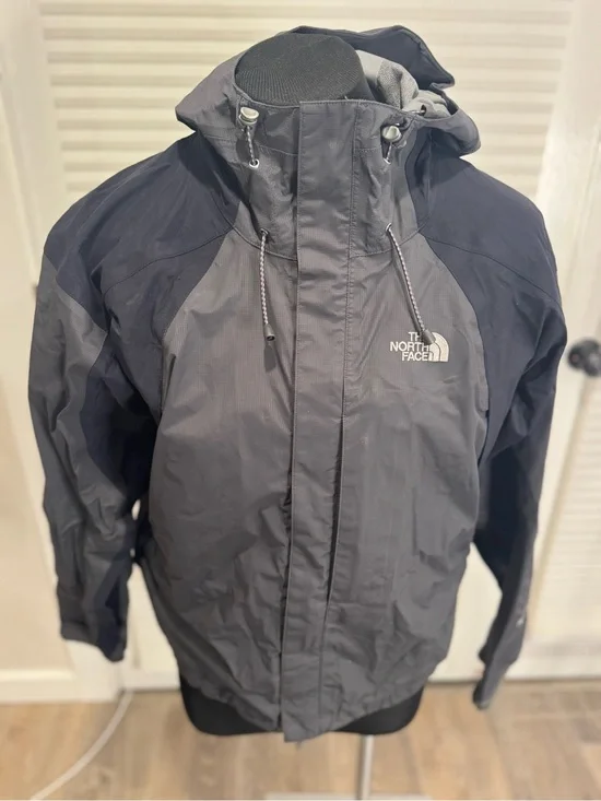 The North Face Men's Hooded Shell Jacket - Gray & Black AO1170