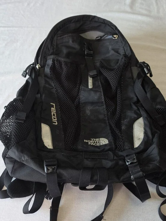 The North Face Recon Hiking Backpack Black FlexVent Padded Straps Back Laptop