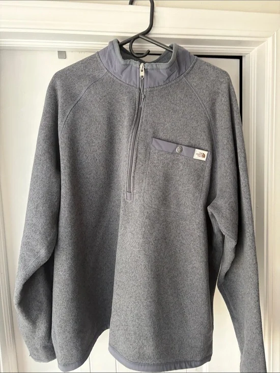 The North Face Men’s Gray Half-Zip Fleece Pullover