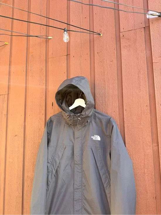 The North Face DryVent Waterproof Rain Jacket – Men’s Size M