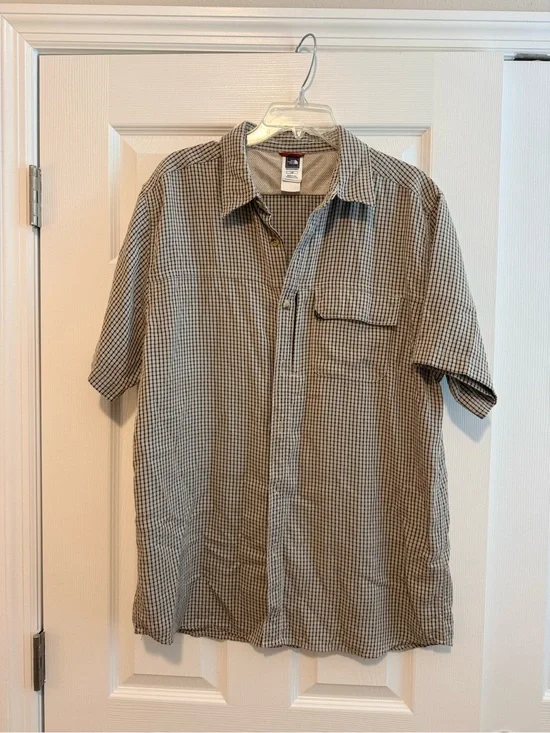 The North Face Men's Short-Sleeve Check Button-Down in Brown and Black