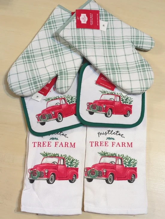 Holiday Time Mint Green and White Plaid Oven Mitts, Pot Holders & Towels