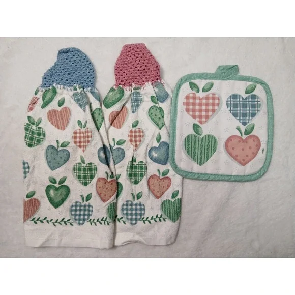 Vintage B&D Kitchenworks 3pc Set: Apple Heart Pot Holder‎ & 2 Crochet Towels