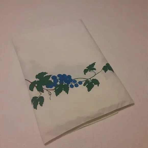 Vintage Grape Vine Tablecloth 62x78 Retro Versatile NOTE