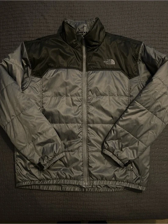 The NorthFace Lightweight Puffer Jacket. Men’s Size XL. Good condition.