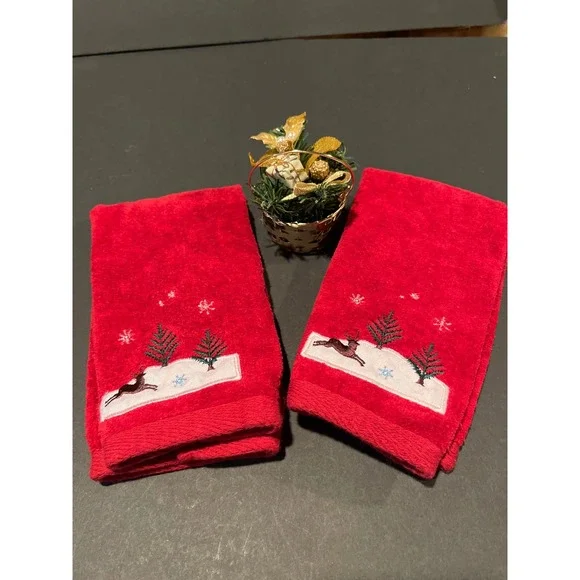 Christmas Reindeer Red Hand Towels Set of 2 with Decorative Mini Gold Basket