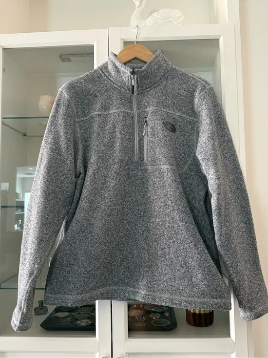 The North Face Men's Heather Gray Half-Zip Fleece Pullover
