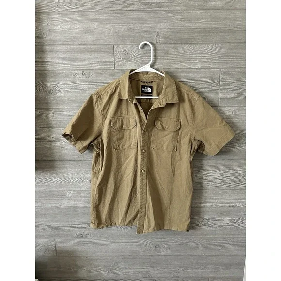 The North Face Mens L Short Sleeve Short Sleeve Button Up  Shirt‎