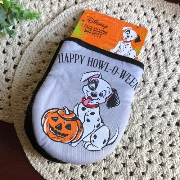 Disney Halloween 101 Dalmatians HAPPY HOWL-O-WEEN Oven Mitts