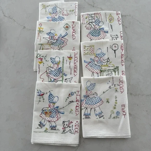 7 Vintage UNEMBROIDERED Sunbonnet Sue Days Of The Week Tea Towel Set  READ