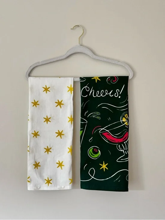 NWOT Crofton Tea Towels Set of 2 – Cheers Wine & Gold Star Kitchen Towels Decor