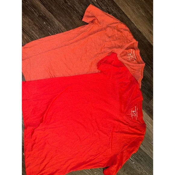 Banana Republic Mens Eco Premium Wash V-Neck T-Shirt Bundle Red and Orange Large