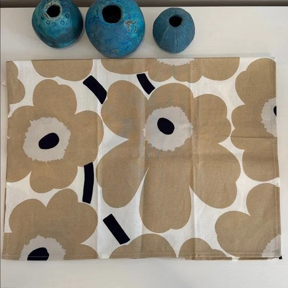 Marimekko Beige and White Unikko Poppy Floral Kitchen Towel NWOT