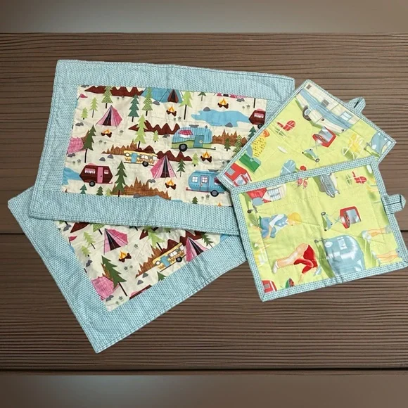 Campers Coffee Station 2 placemats 2 Pot Holders Tent Trailer Pattern