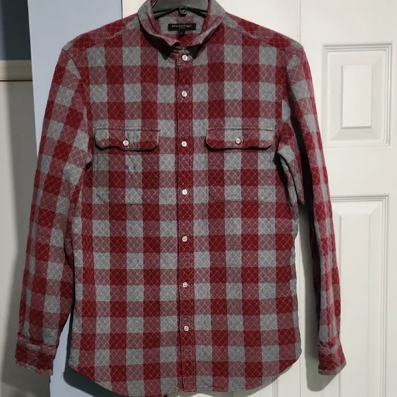 Banana Republic Quilted Red and Gray Casual Button Down Shirt