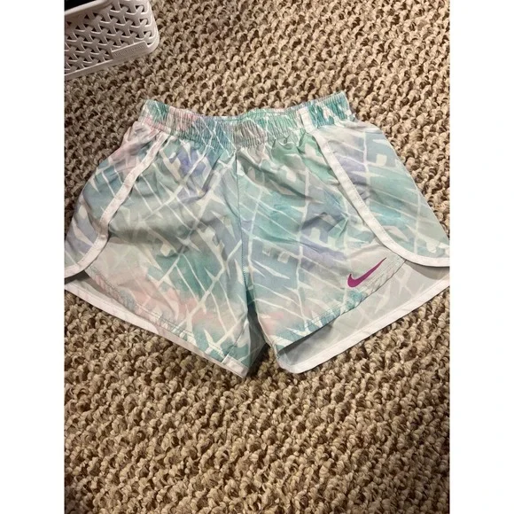 girls Nike shorts‎