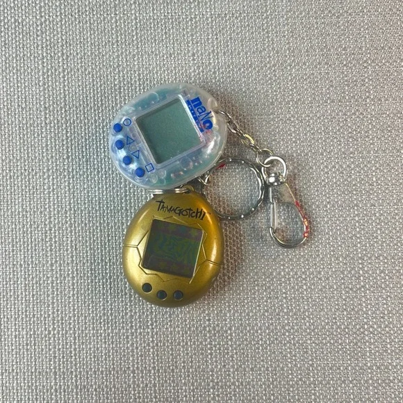 Bandai Tamagotchi Nano Kittie Virtual Pet Keychain 1997 GoldVintage FOR PARTS
