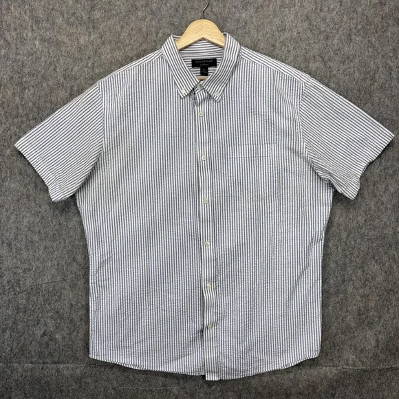 Banana Republic Button Down Seersucker Shirt Men's XL Short Sleeve Blue Striped