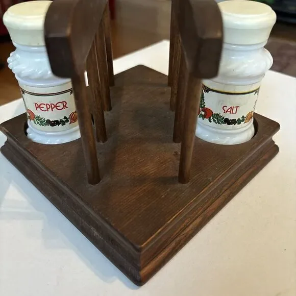 MCM Wood Napkin‎ Holder Milk Glass Salt and Pepper  Set Vintage Early American