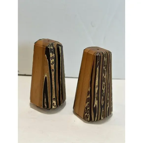 new zealand wood SALT‎ & PEPPER Shaker vintage SET Souvenir 3.5” set of 2