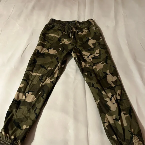 Camouflage youth joggers‎ size 8