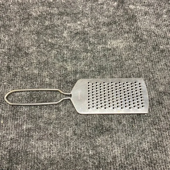 Stainless Steel Hand Grater Zester Flat Cheese Shredder Wire Handle Silver