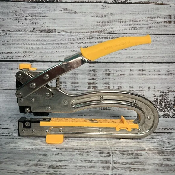 Crop A Dile II Big‎ Bite We R Memory Keepers Hole Punch 6
