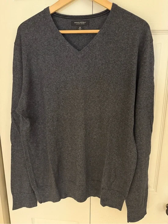 Banana Republic Men's Dark Charcoal V-Neck Sweater Size M