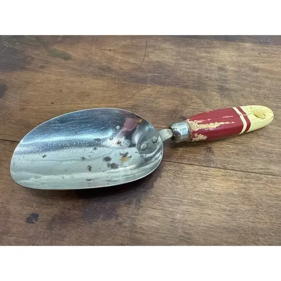 A&J Vintage Level Full 1/4 Cup Measuring Scoop Cup Red Wood Handle & Metal USA