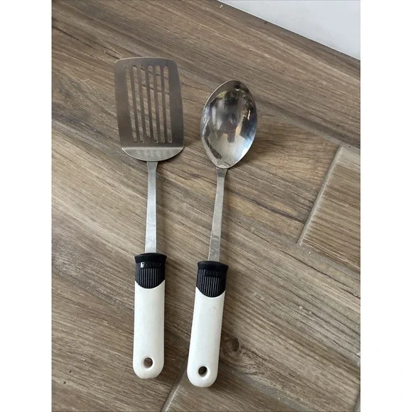 2 Vintage EKCO Kitchen Utensils Black Handles‎ Grandma Core