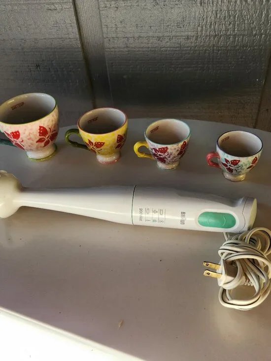EUC Bundle of Butterfly Measuring Cups and Braun handheld mixer
