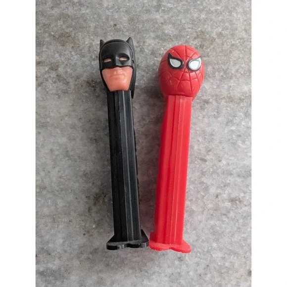 VINTAGE PEZ DISPENSERS LOT OF 2-- BATMAN (1985) AND SPIDERMAN (1989)‎