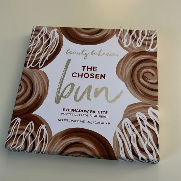 Beauty Bakerie The chosen bun eye shadow pallet