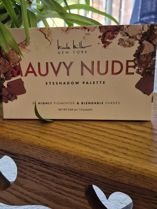 Nicole Miller Mauvy Nudes Eyeshadow Palette - Mauve & Nude Tones. NEW WITH TAGS