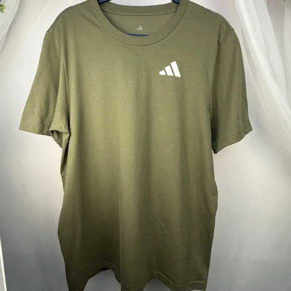 Adidas Men's Crew Neck with Workdwide Print Size Medium NWT