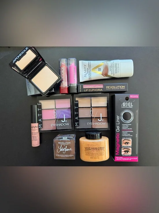 Eyeshadow & Makeup Bundle with Pink, Purple, Beige and Gold Tones