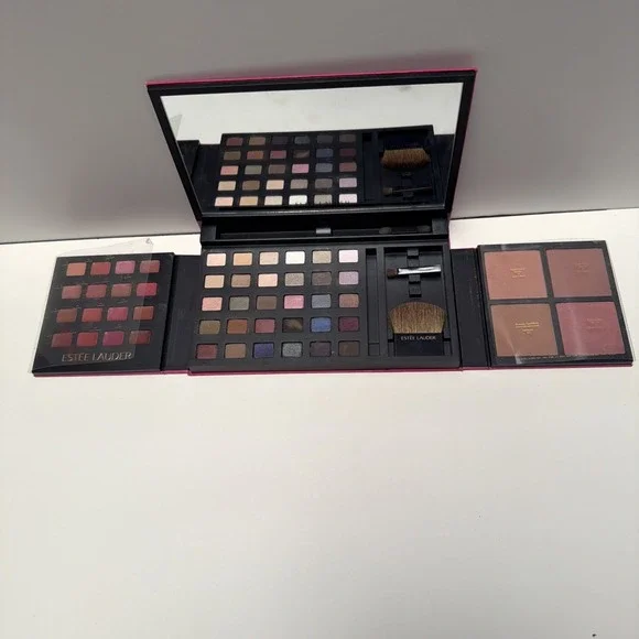 Estée Lauder Makeup Palette Gift Box 16‎ Lip 30 Shadow 4 Blush -Box Has Wear