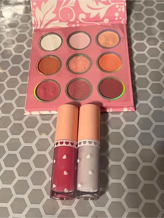 Medecoo 9-Color Eyeshadow Palette with pink and clear lip gloss bundle