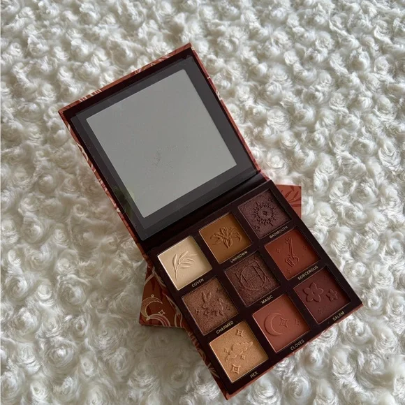 New HipDot Witchy Warms Neutral Brown Eyeshadow Palette