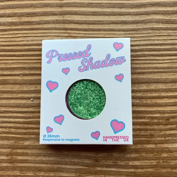 🎉HP🎉 New Parrot Pastel Roses UK Eyeshadow