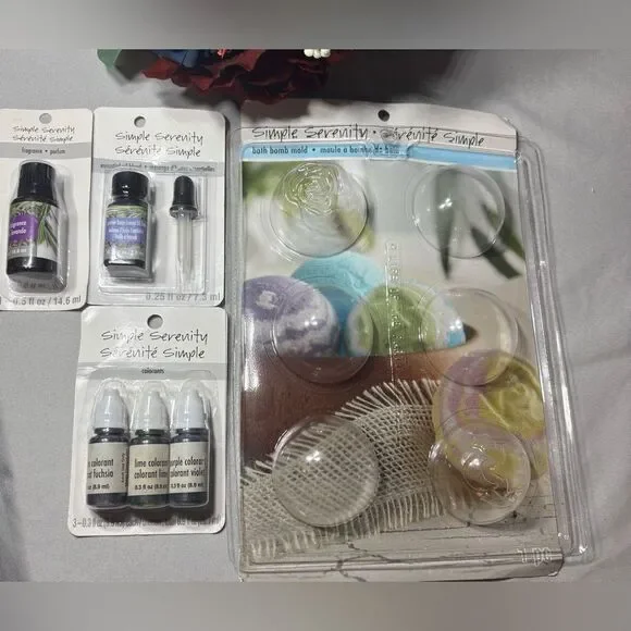 4 pc NEW Simple Serenity Soap Making Set Bath Bomb Mold Colorants Essential Oil