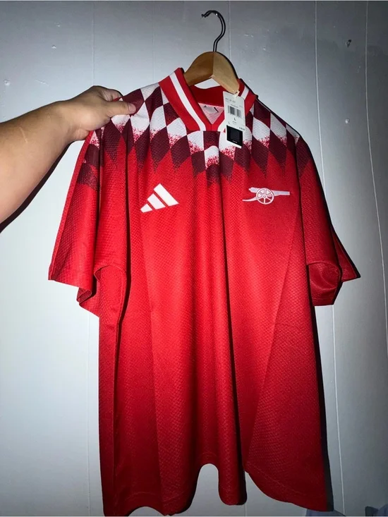 Men Adidas Stadium version Arsenal jersey Size L