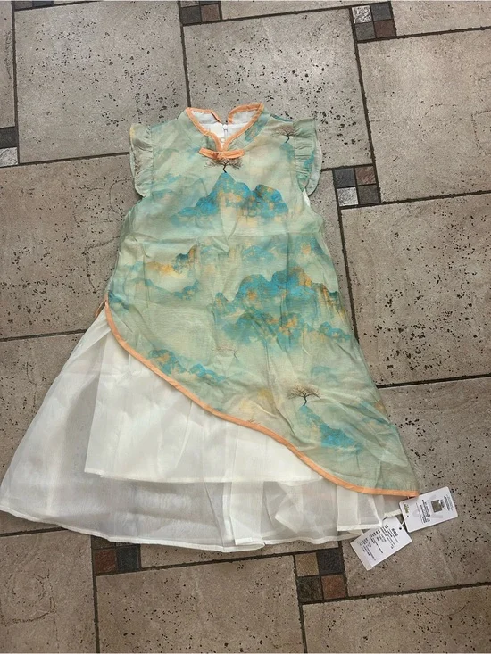 NWT Girls' Layered Dress with Mountain Print size 150 ( fits M 10/12)