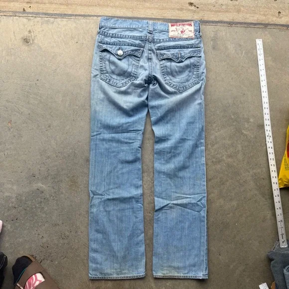 True Religion Ricky Big T Mens 35 Light Wash Distressed Straight Leg Jeans USA