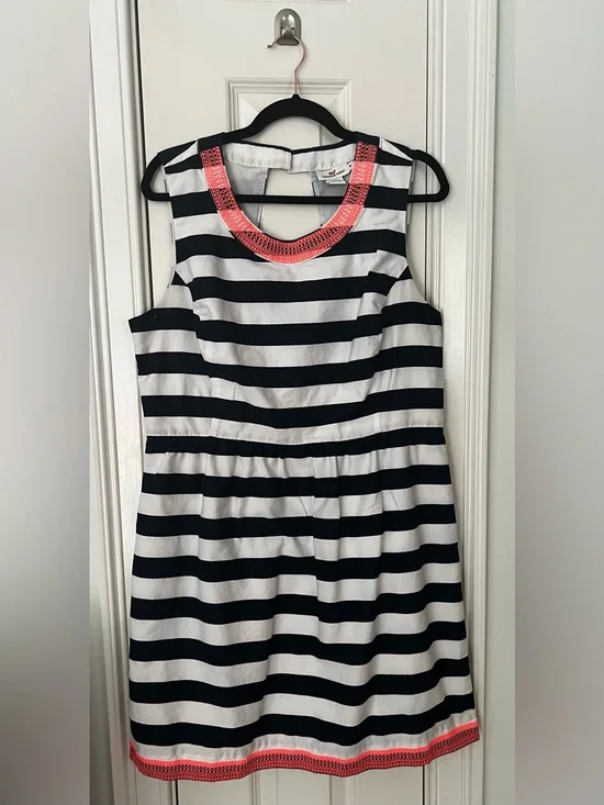 Vineyard Vines Navy and Coral Embroidered Strap Top
