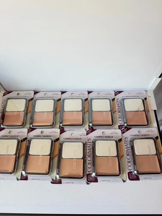 ColorMates Compact Makeup Light Medium 61513 Lot of 10 NEW Discontinued