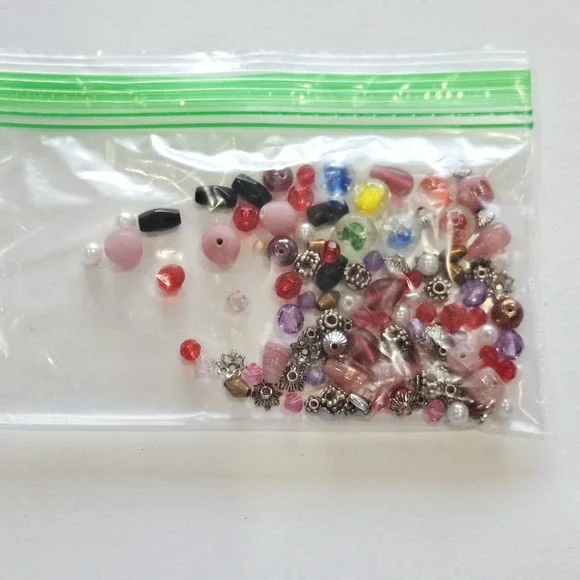 Mixed Jewelry Making Bead Lot Glass Acrylic Metal Spacers Pink‎ Red Purple Craft