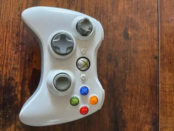 Official Microsoft Xbox 360 Wireless Controller (White)