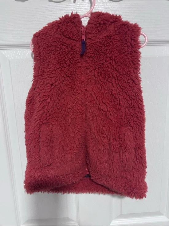 Mini Boden Kids Plush Sherpa Zip-Front Vest in Rust Orange. Size 3/4Y